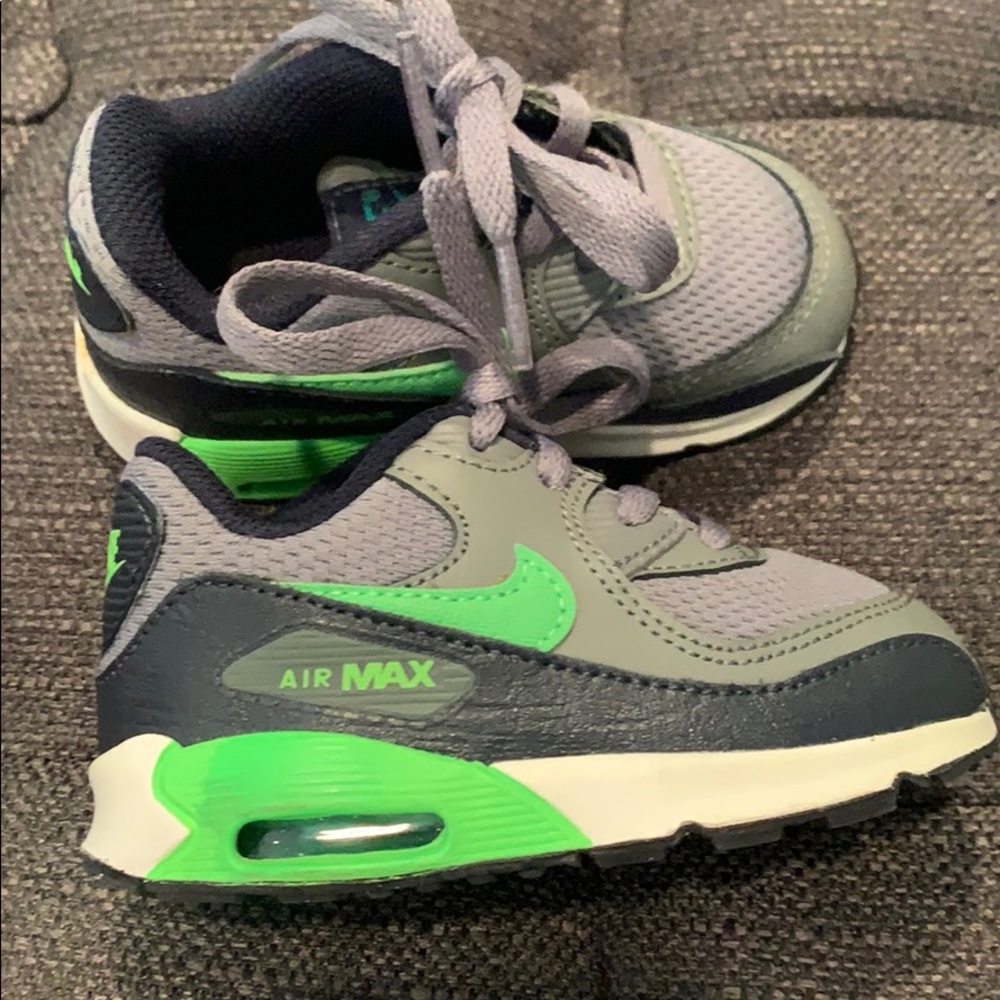 BARELY WORN Nike Air Max Sneakers-5C